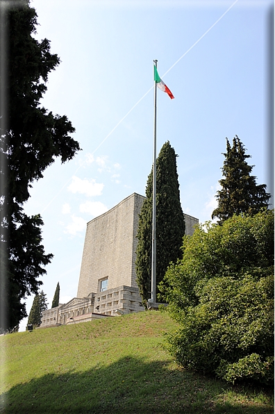 foto Sacrario del Montello